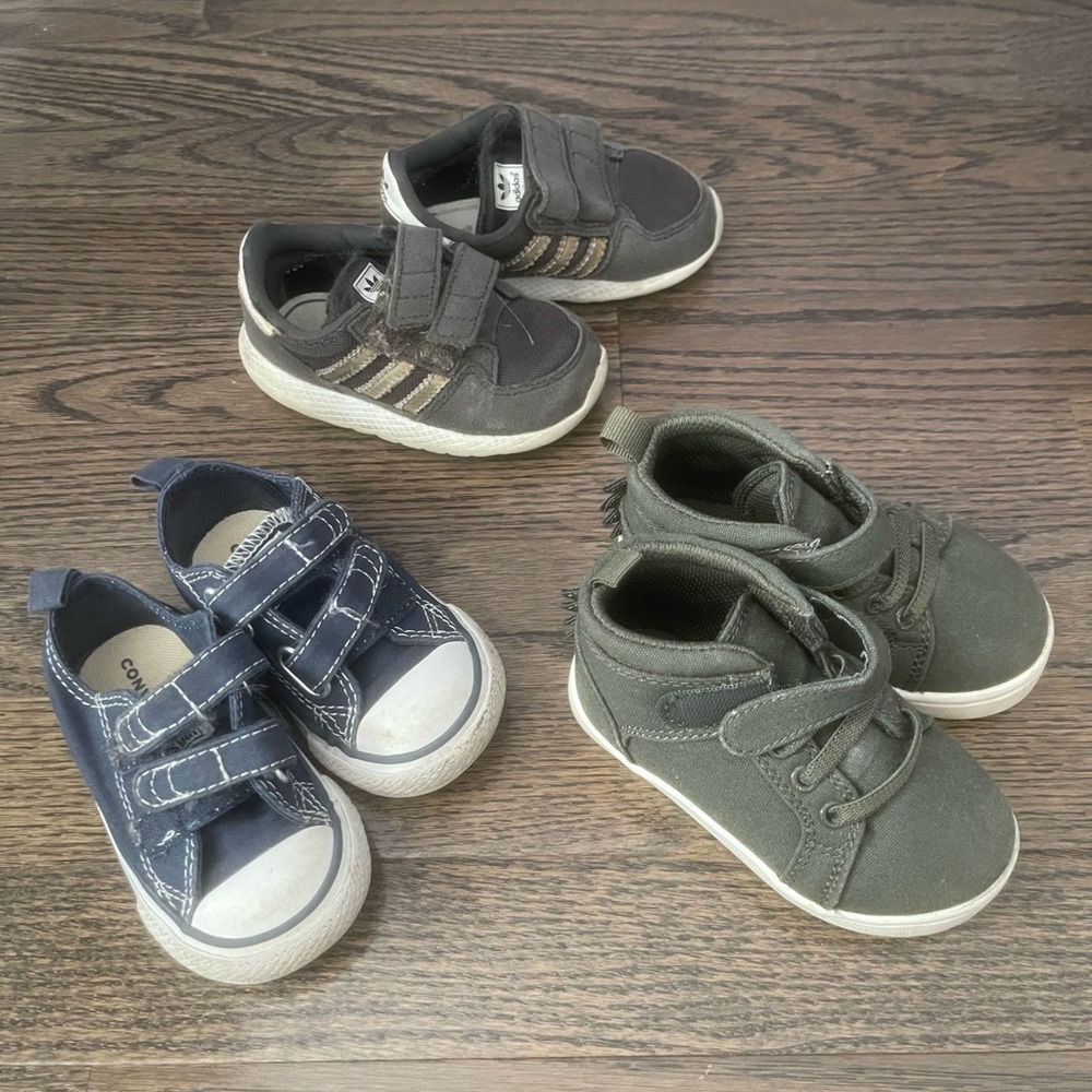 Toddler boy shoes bundle (sizes 4 and 5) in good condition